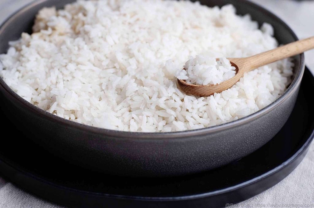 Does rice turn into maggots? 