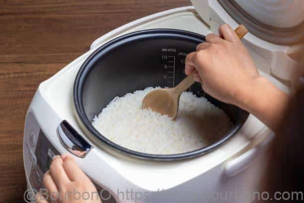 How Does A Rice Cooker Know When To Stop